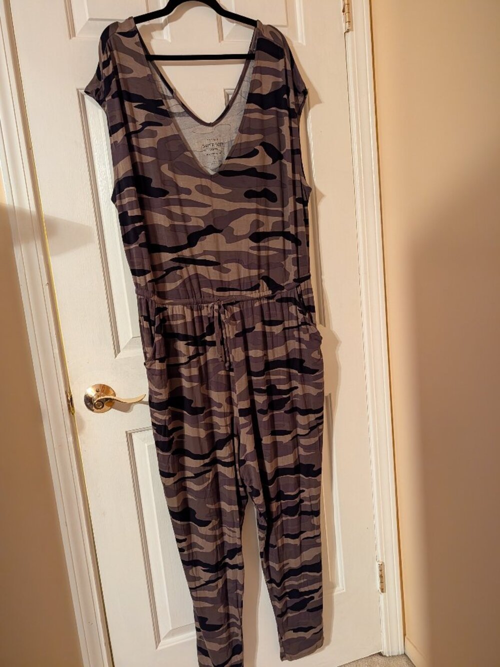 Torrid Super Soft Camo Jumpsuit V-neck ~ 2/2X/18-20 NWOT